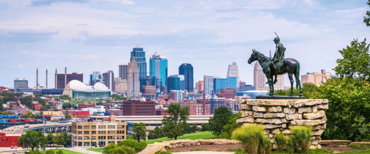 the famos city of usa a statue of horse man