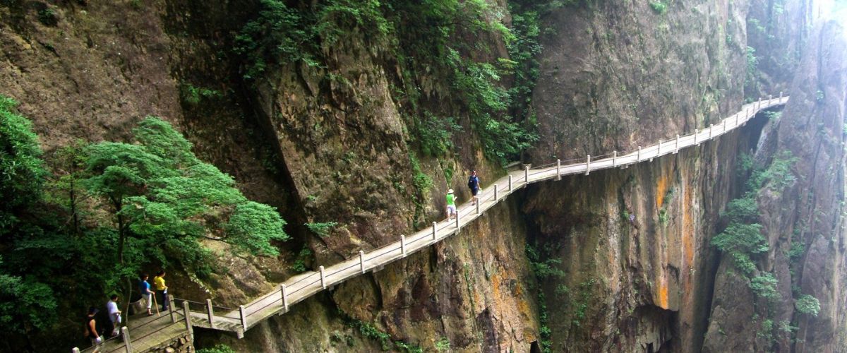 travelers in chaina visit famolus world heritage site Huangshan climbing
